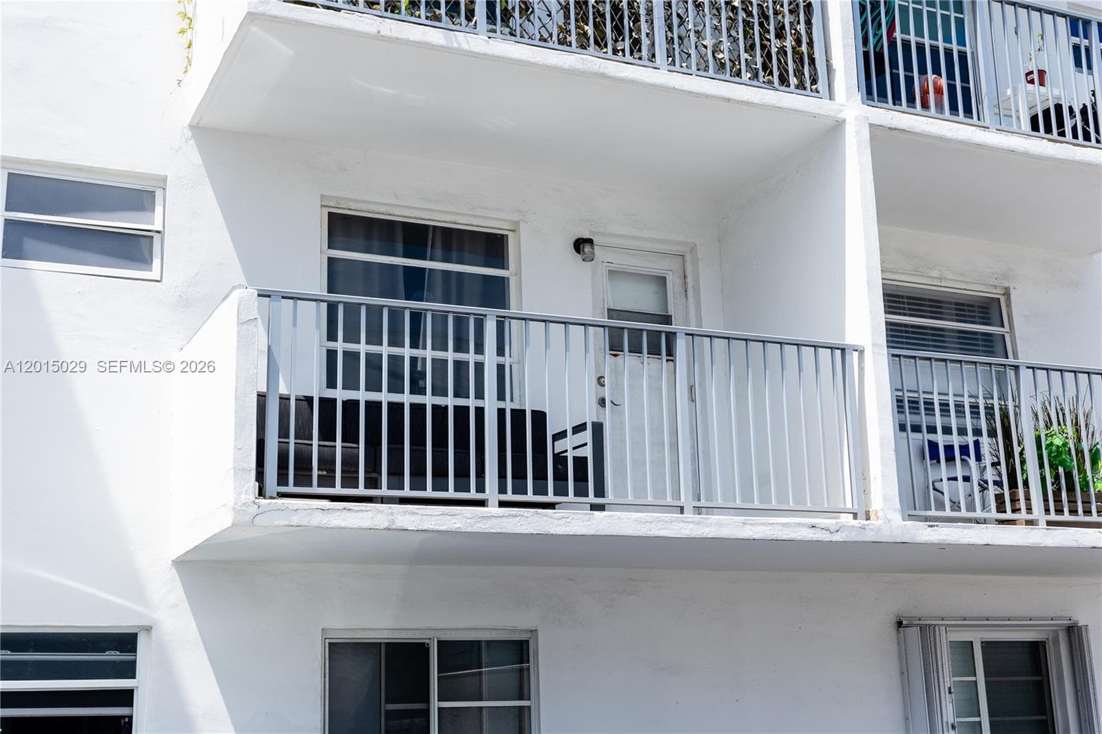 A12015029 — Miami Beach — 33