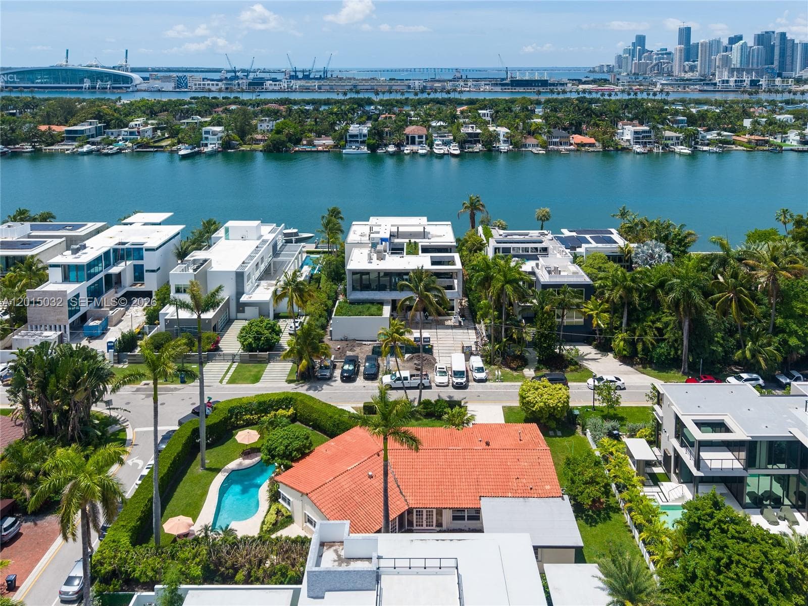 A12015032 — Miami Beach — 7
