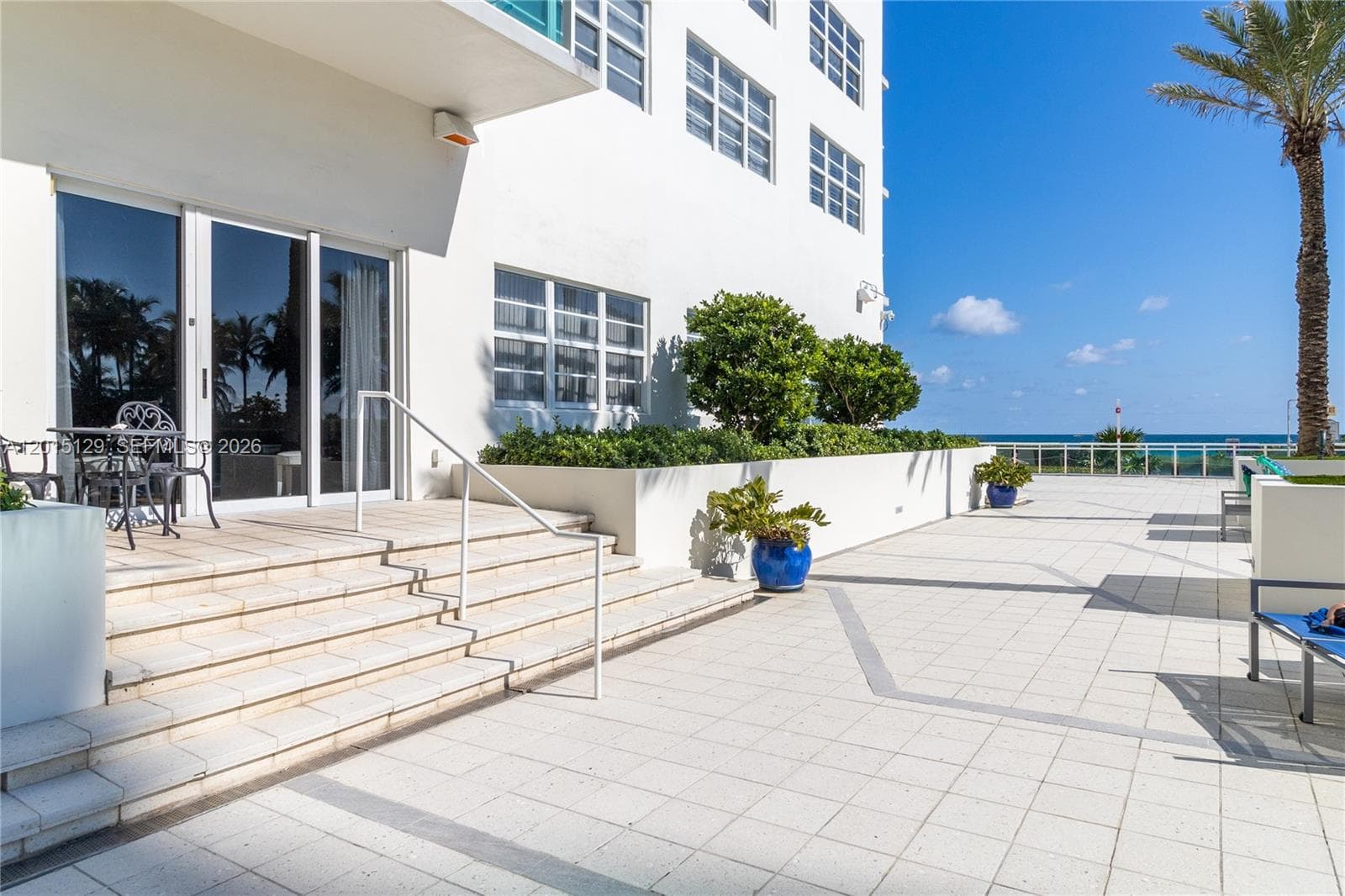 A12015129 — Miami Beach — 18