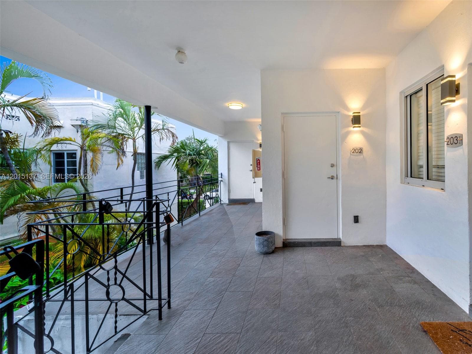 A12015137 — Miami Beach — 9