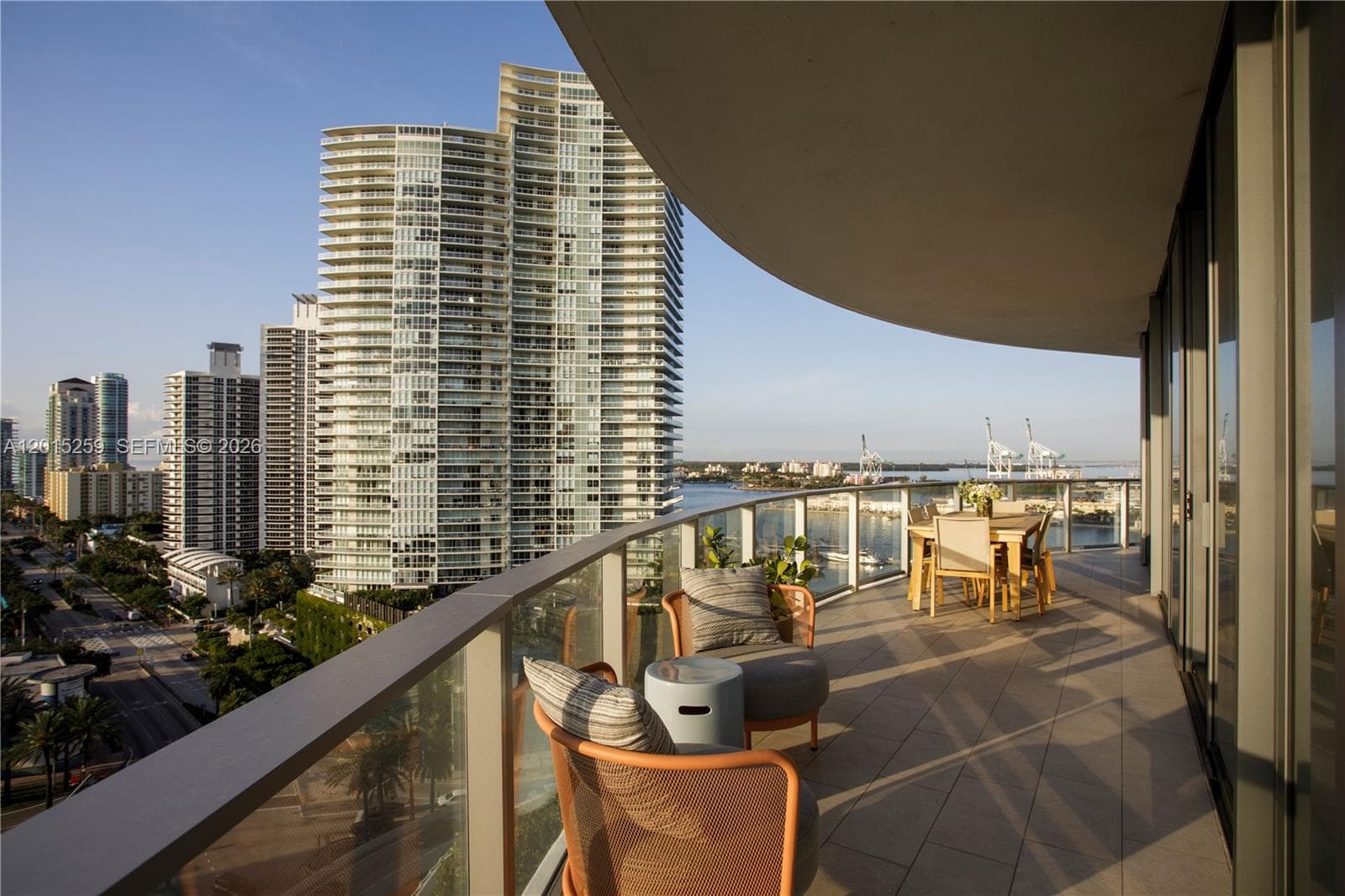 A12015259 — Miami Beach — 17