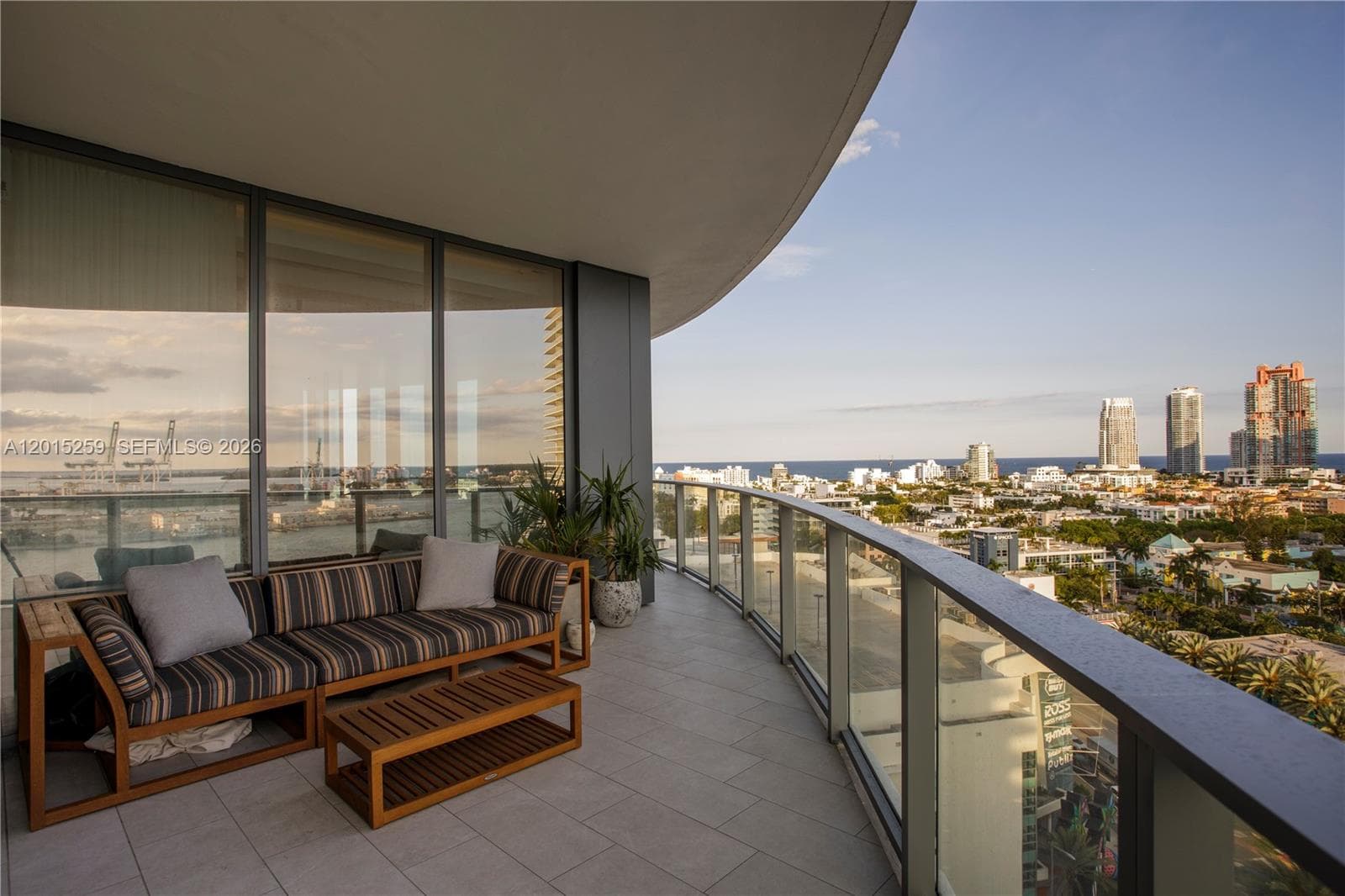 A12015259 — Miami Beach — 16
