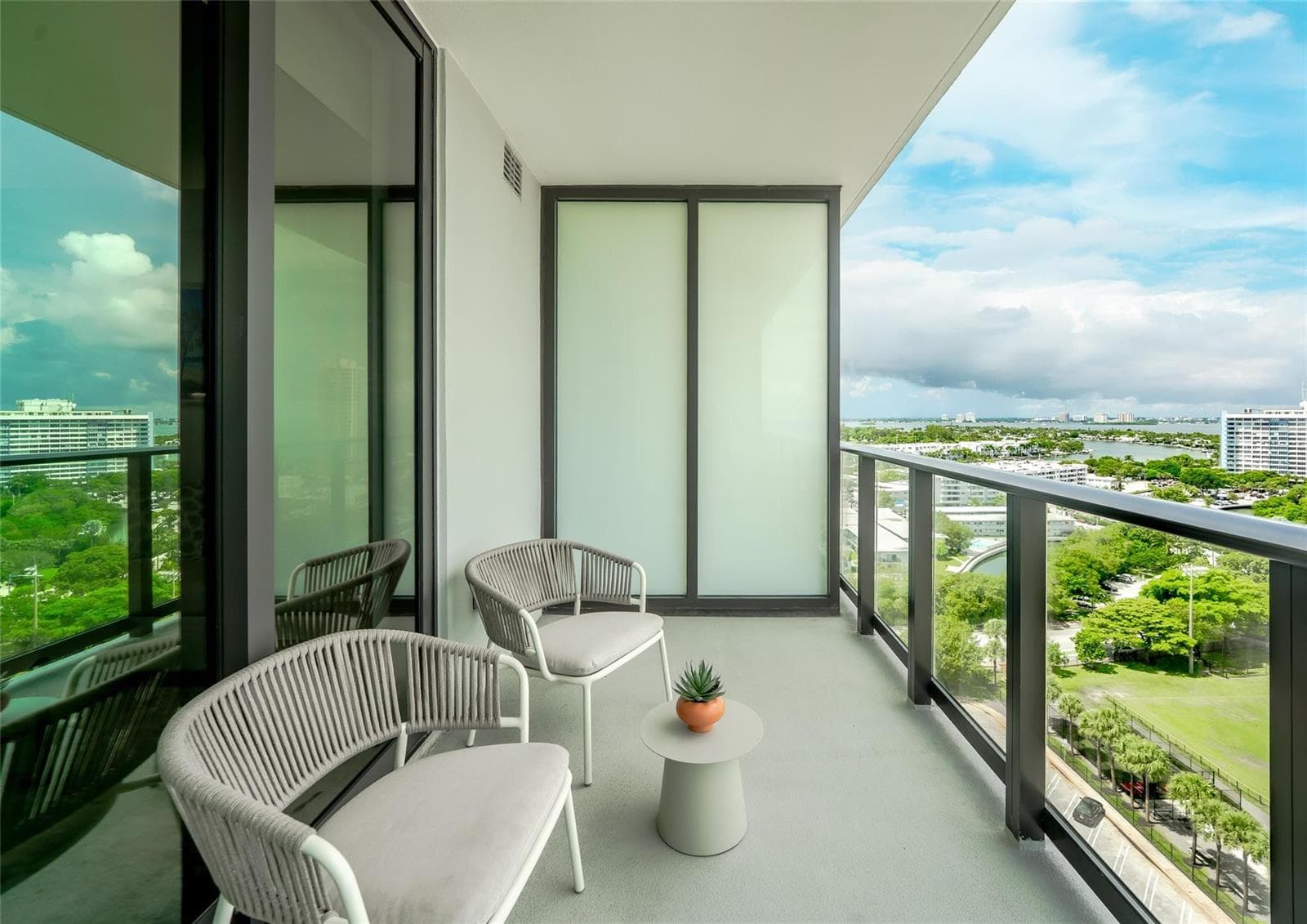 B26025711 — Miami Beach — 34