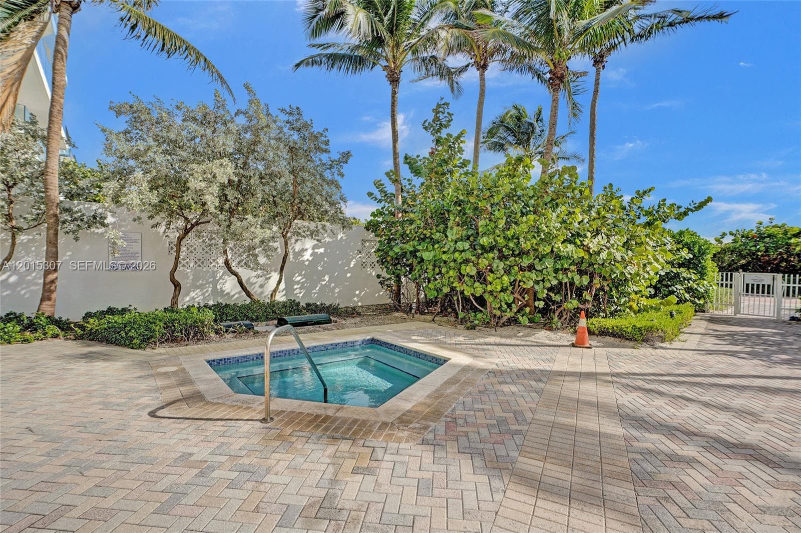 A12015307 — Miami Beach — 9