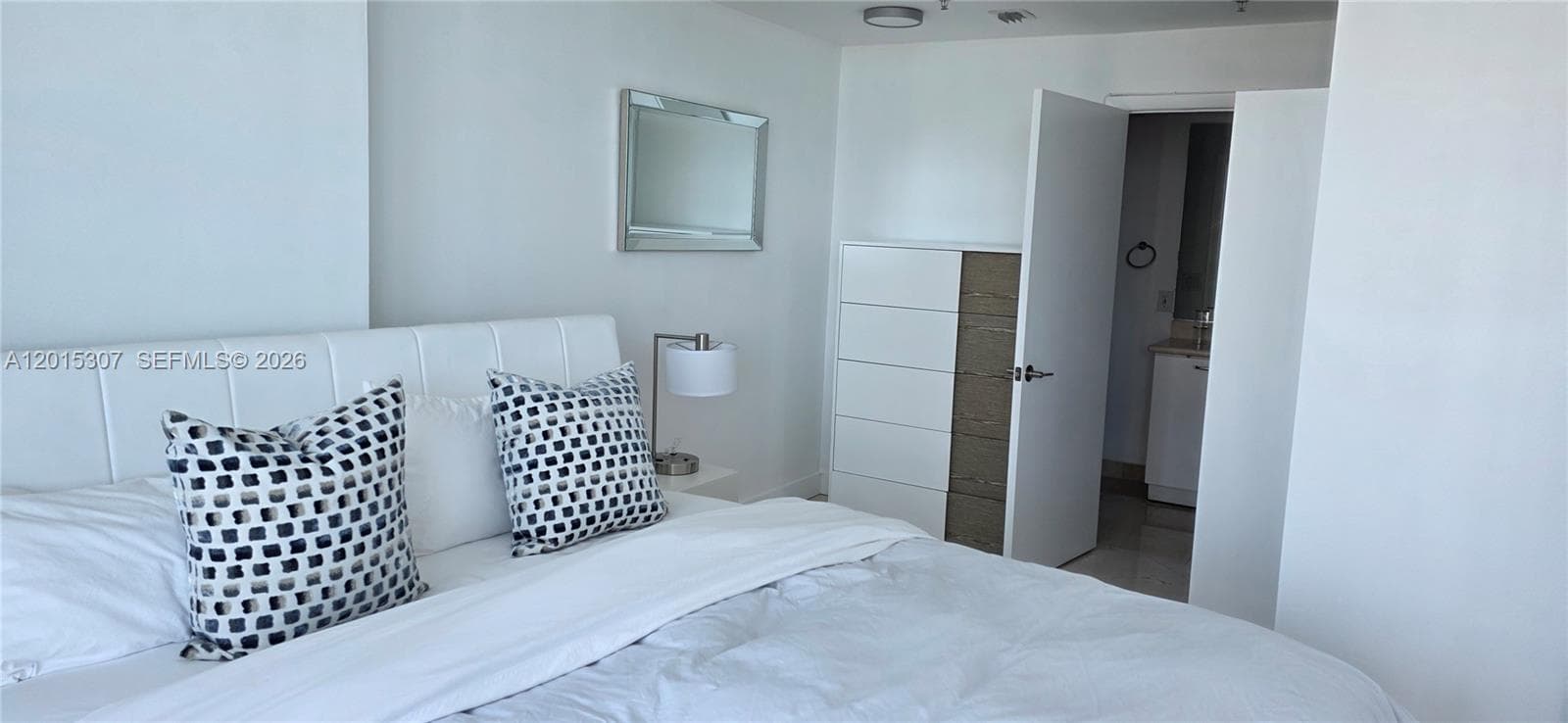 A12015307 — Miami Beach — 25