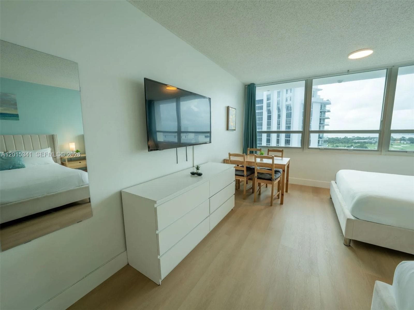 A12015341 — Miami Beach — 6