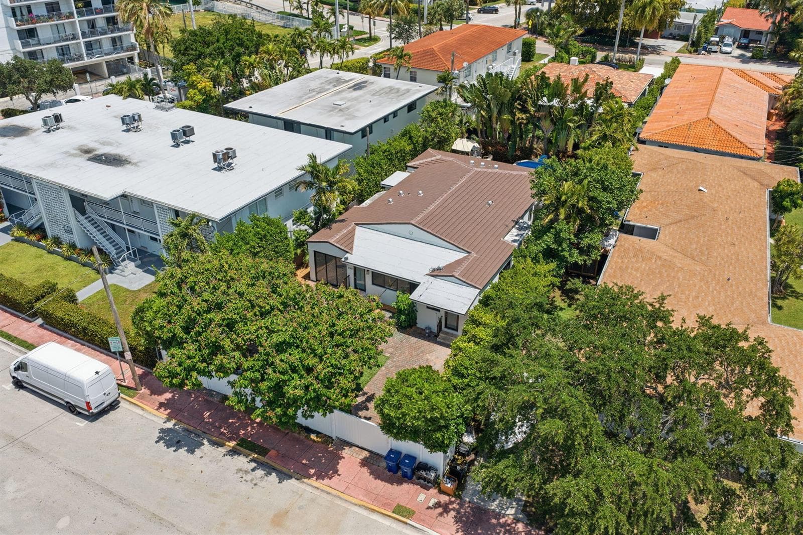 B26025747 — Miami Beach — 14