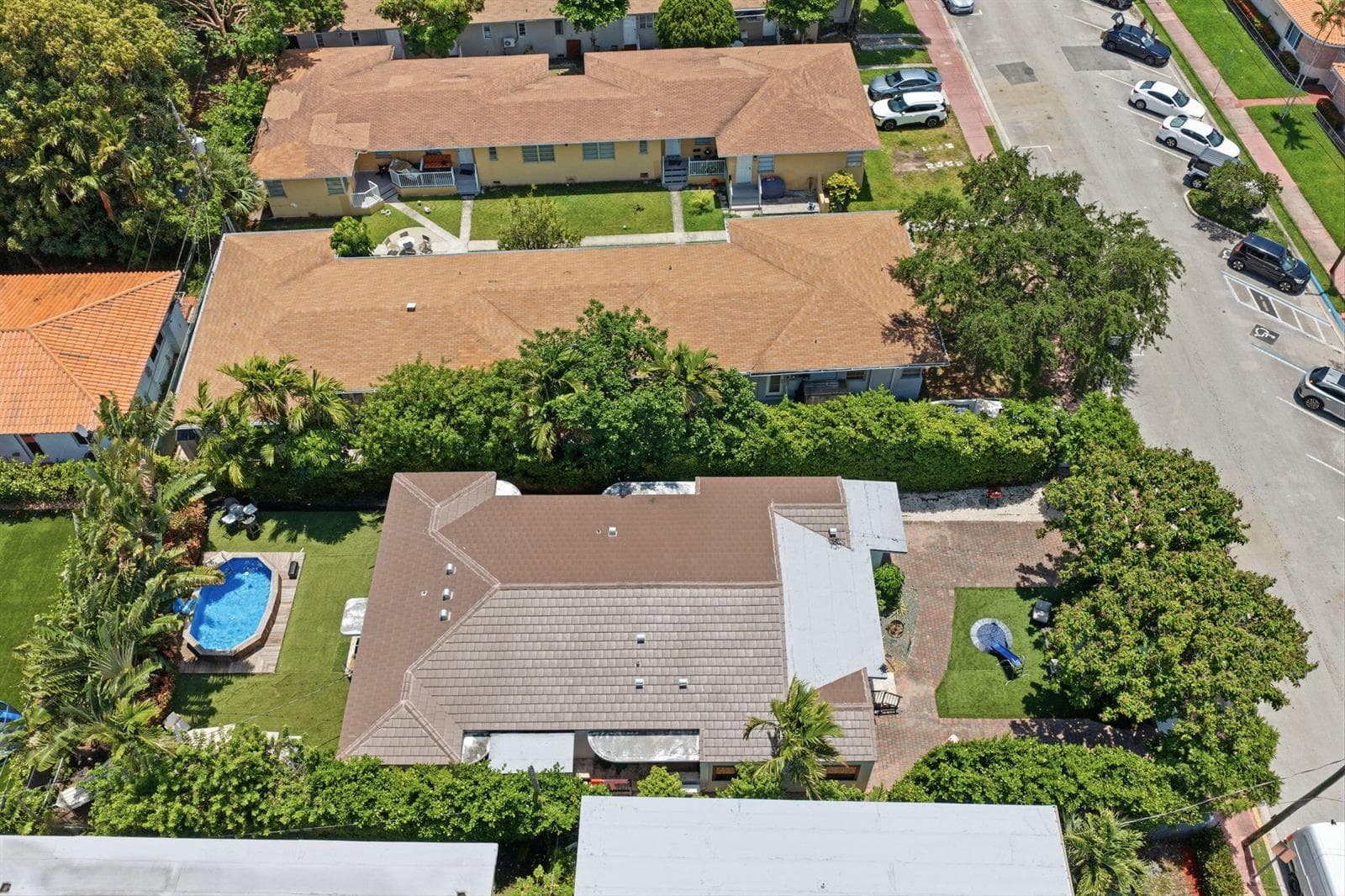 B26025747 — Miami Beach — 15