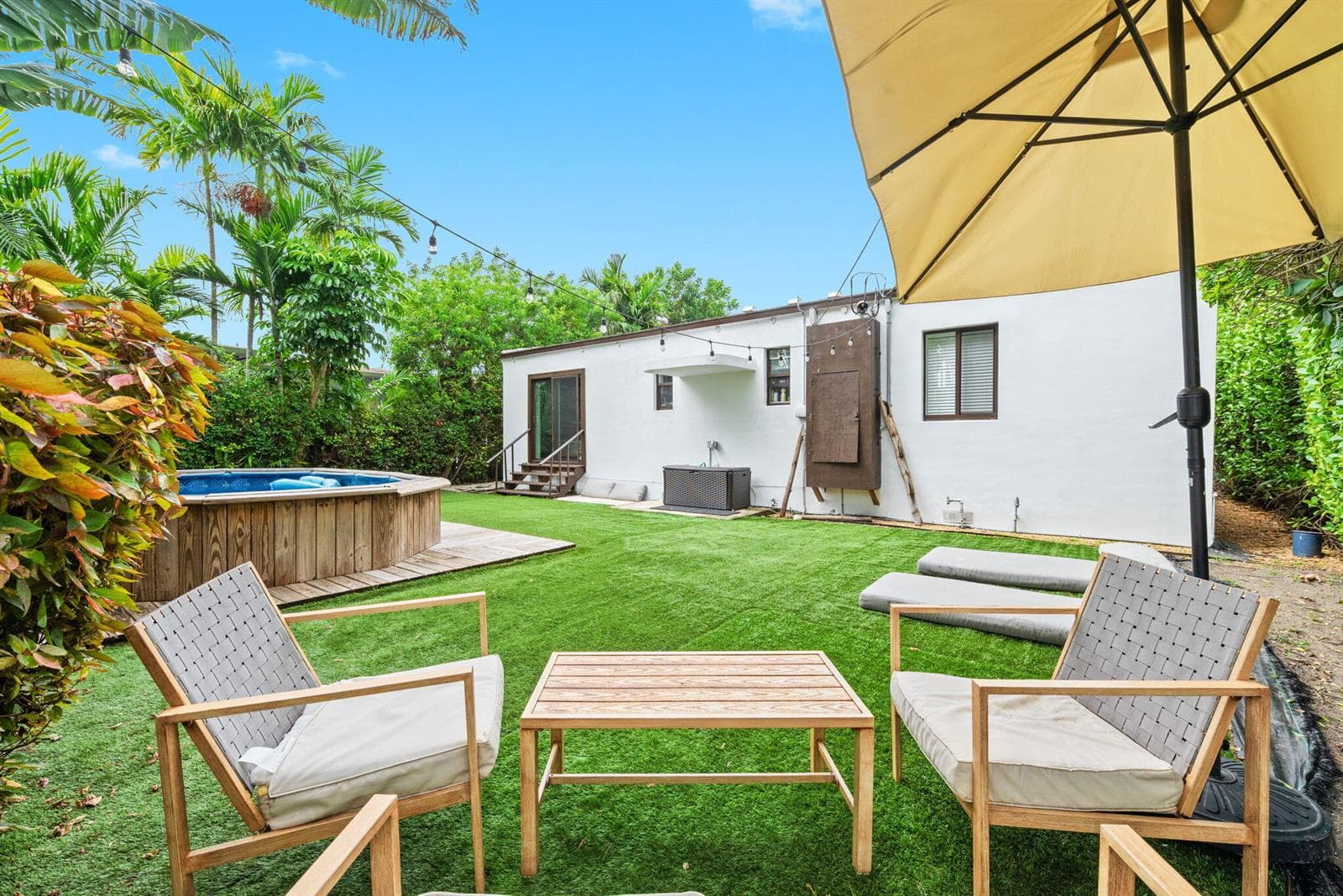 B26025747 — Miami Beach — 11