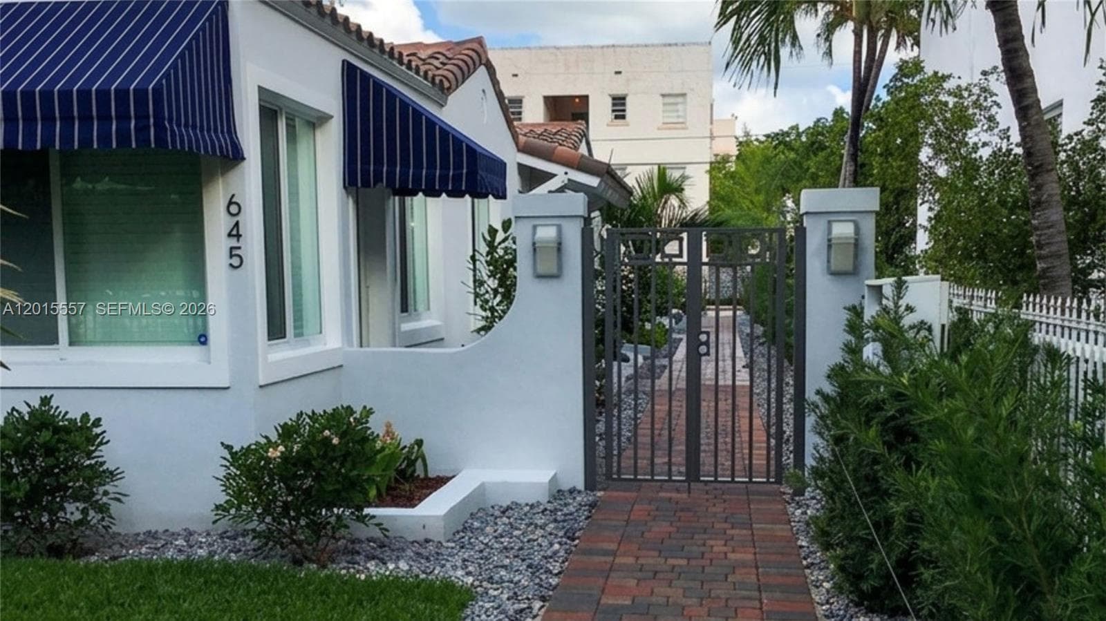 A12015557 — Miami Beach — 2