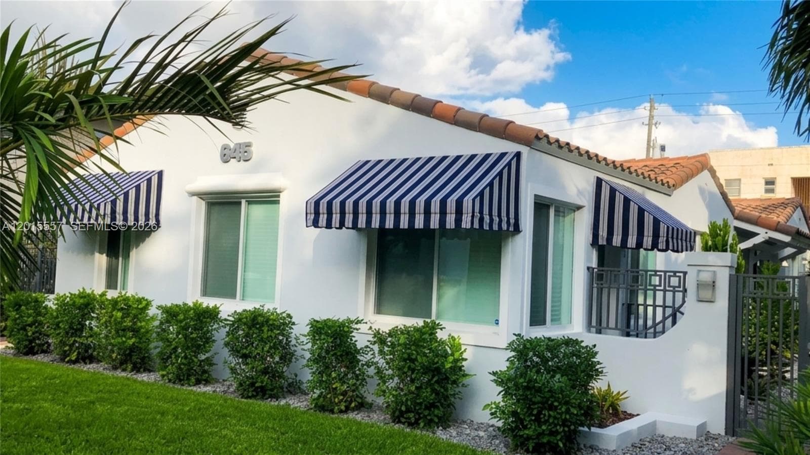 A12015557 — Miami Beach