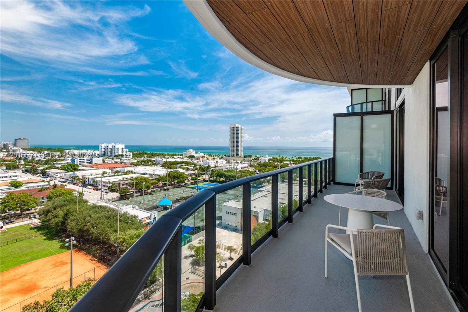 A12015559 — Miami Beach — 28