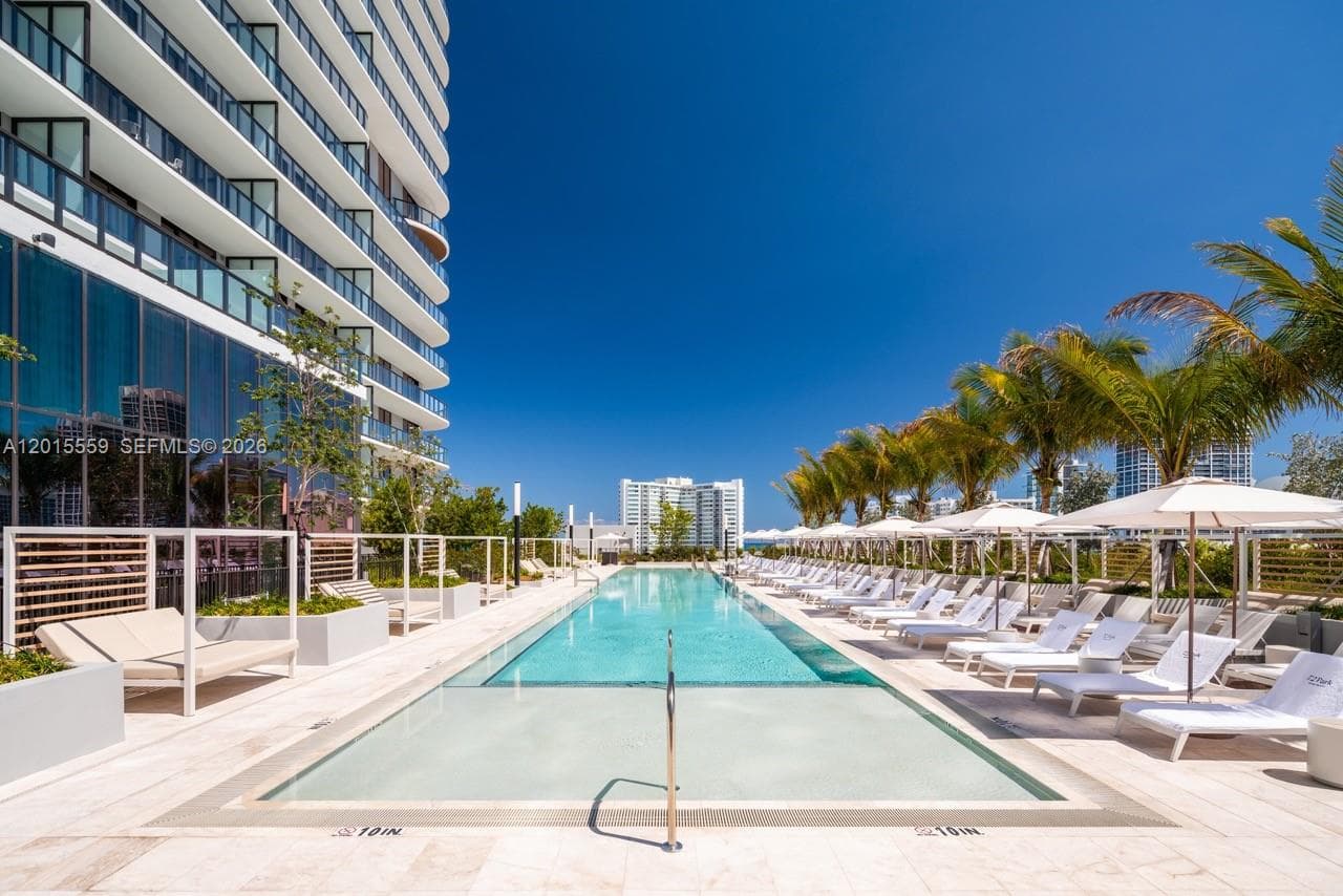 A12015559 — Miami Beach — 14