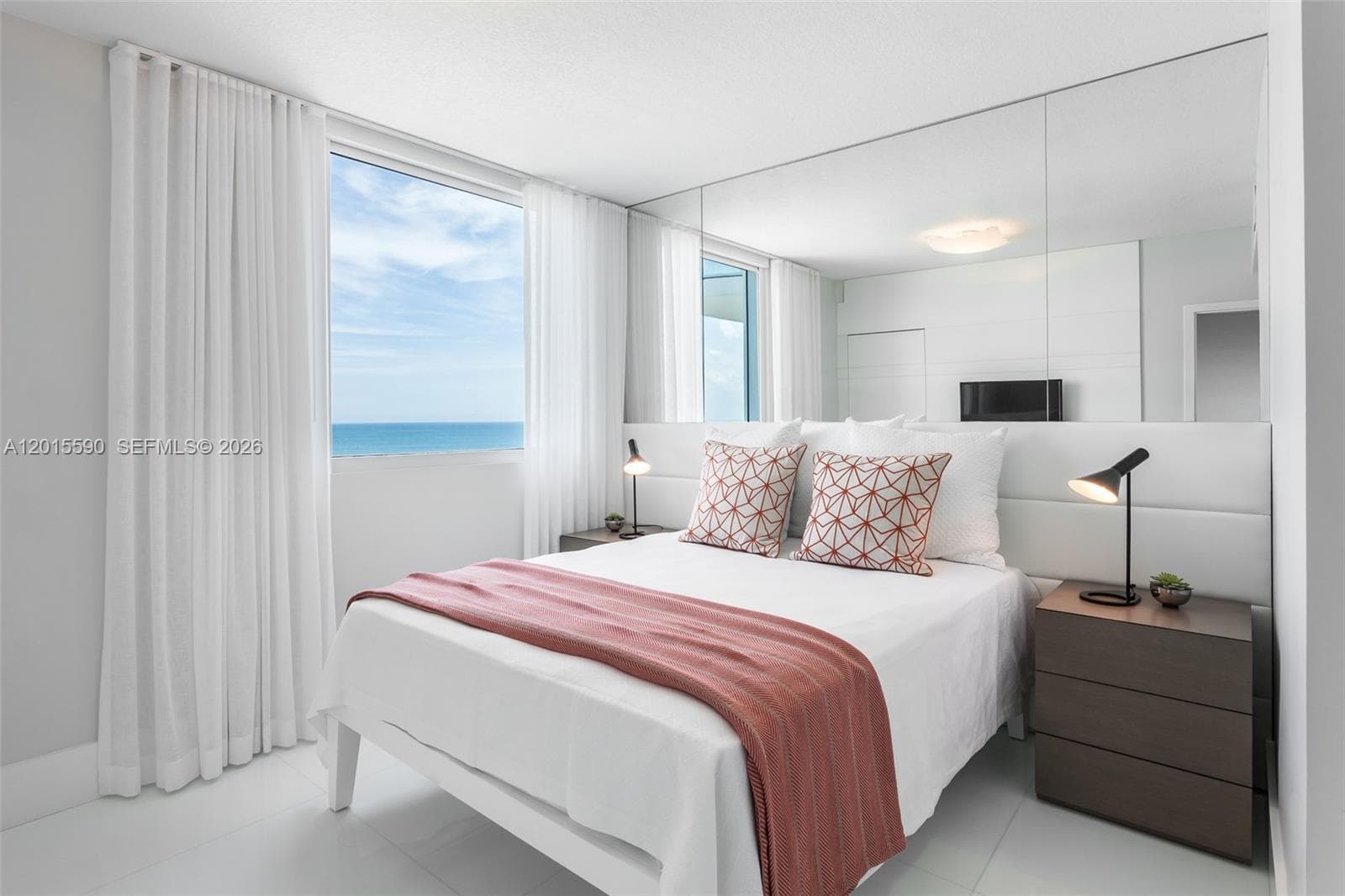 A12015590 — Miami Beach — 14