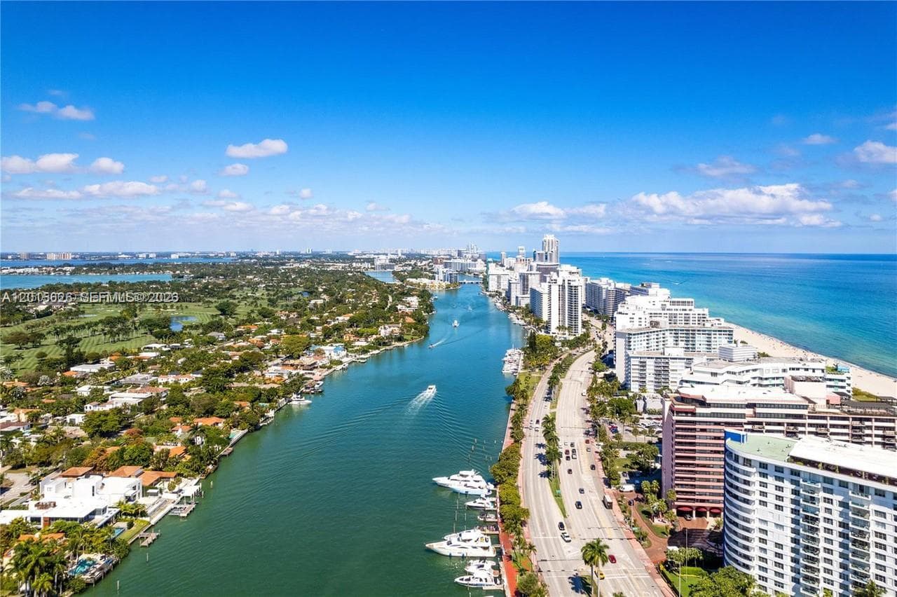A12015626 — Miami Beach — 46