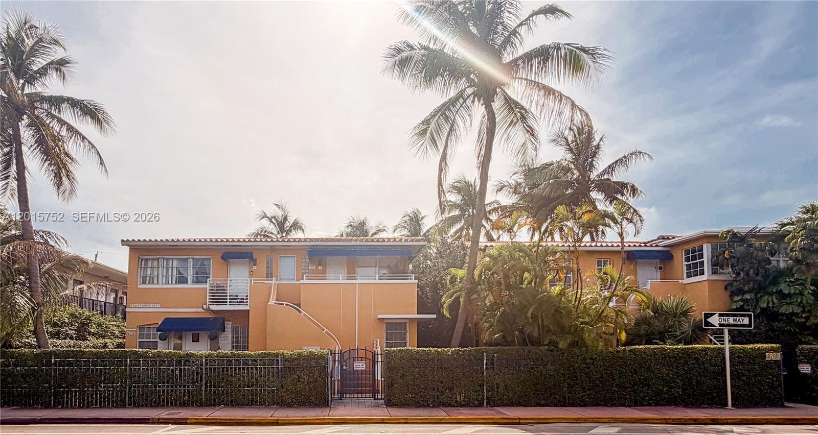 A12015752 — Miami Beach — 12