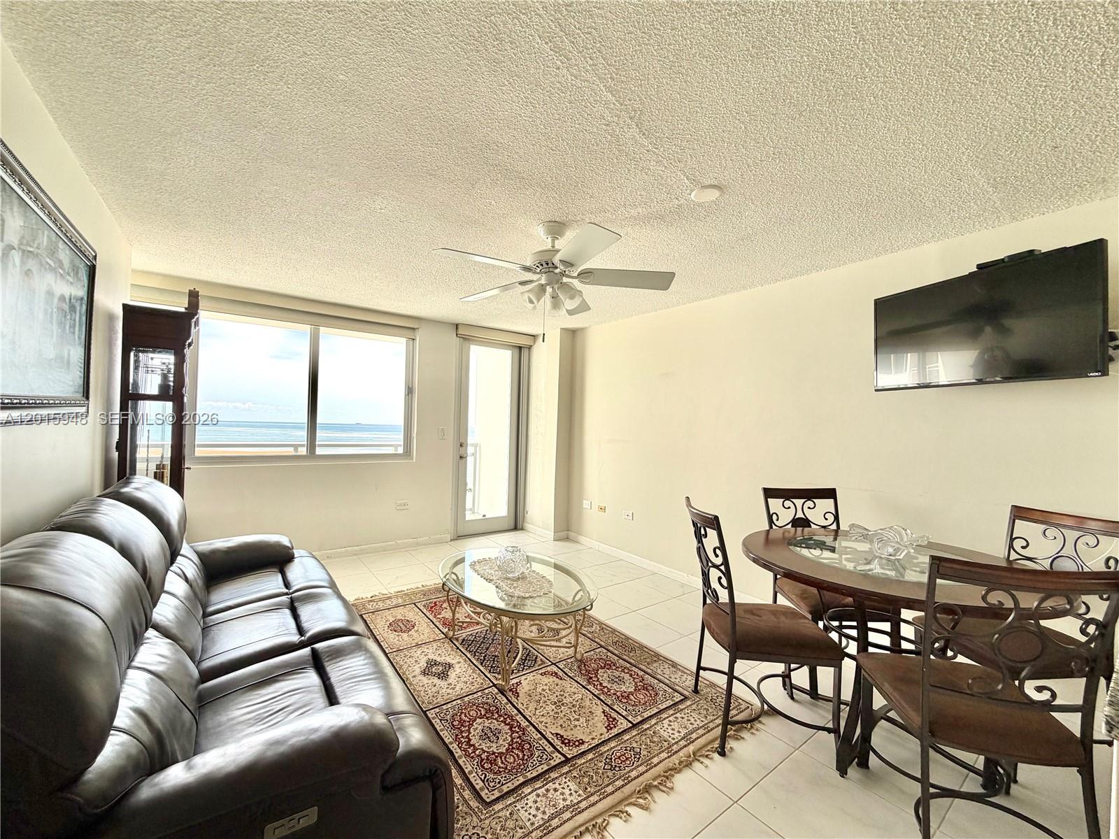 A12015948 — Miami Beach — 16