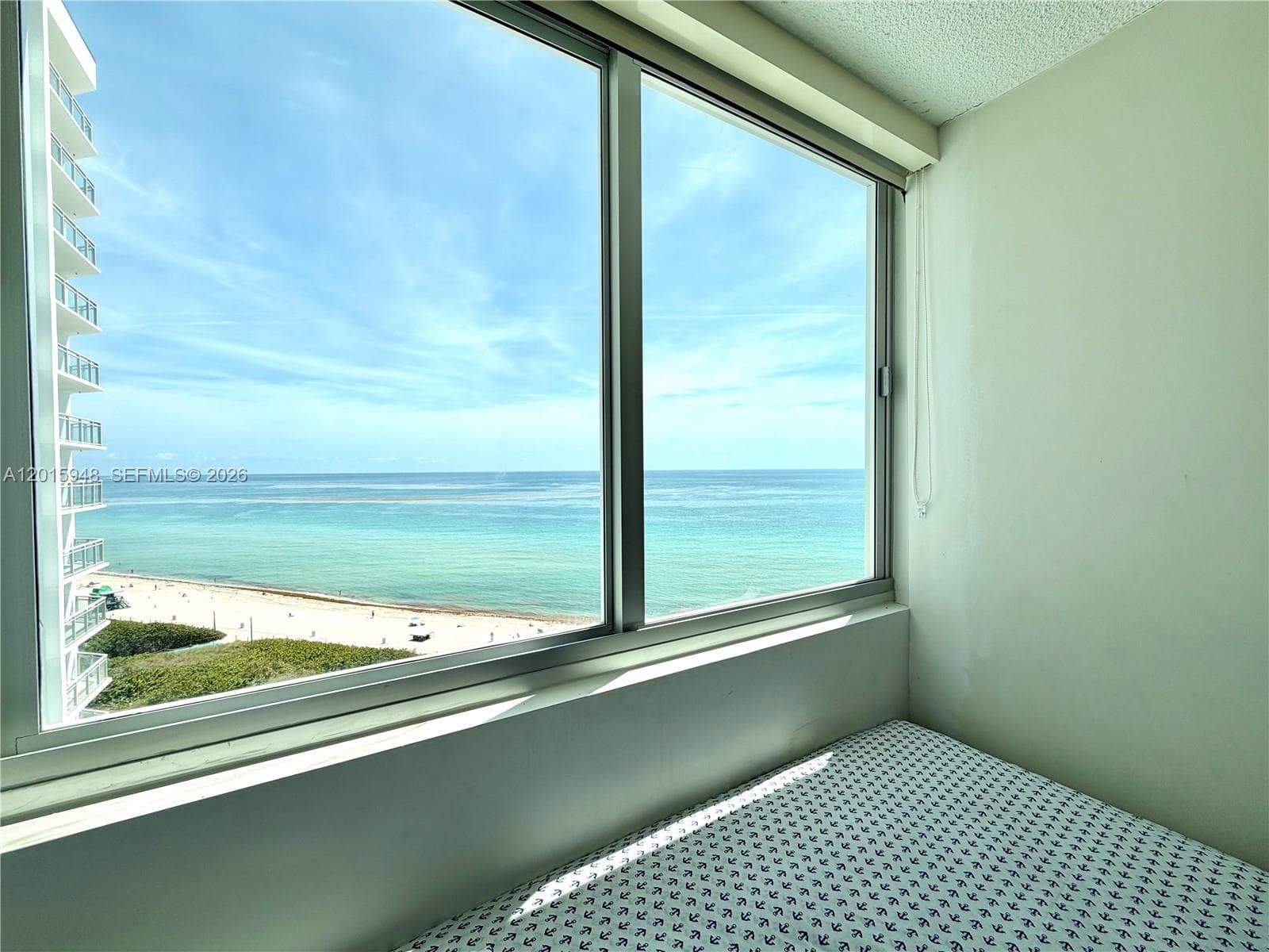 A12015948 — Miami Beach — 28