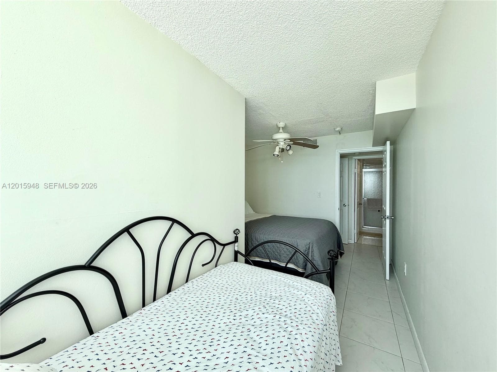 A12015948 — Miami Beach — 34