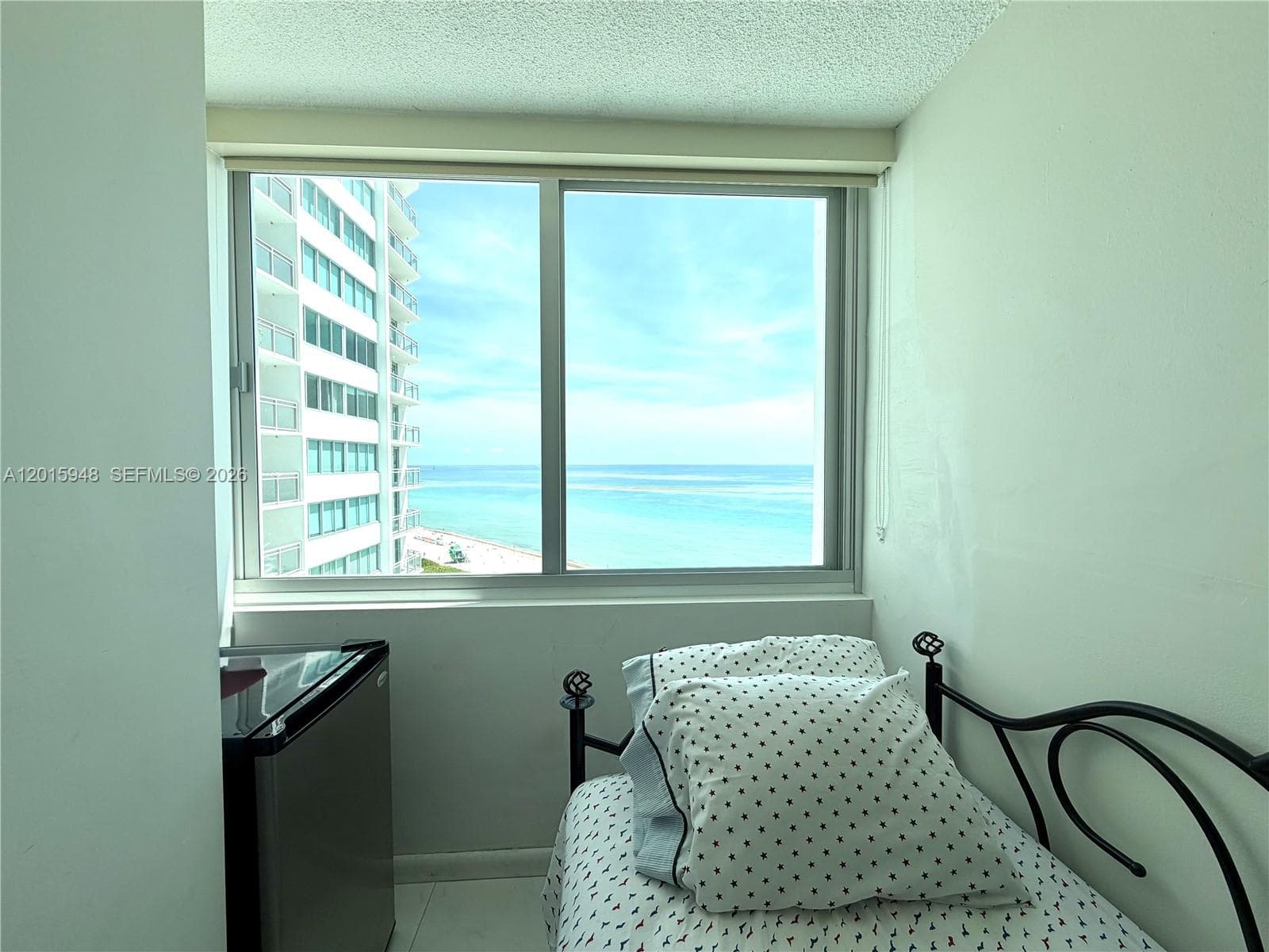 A12015948 — Miami Beach — 33