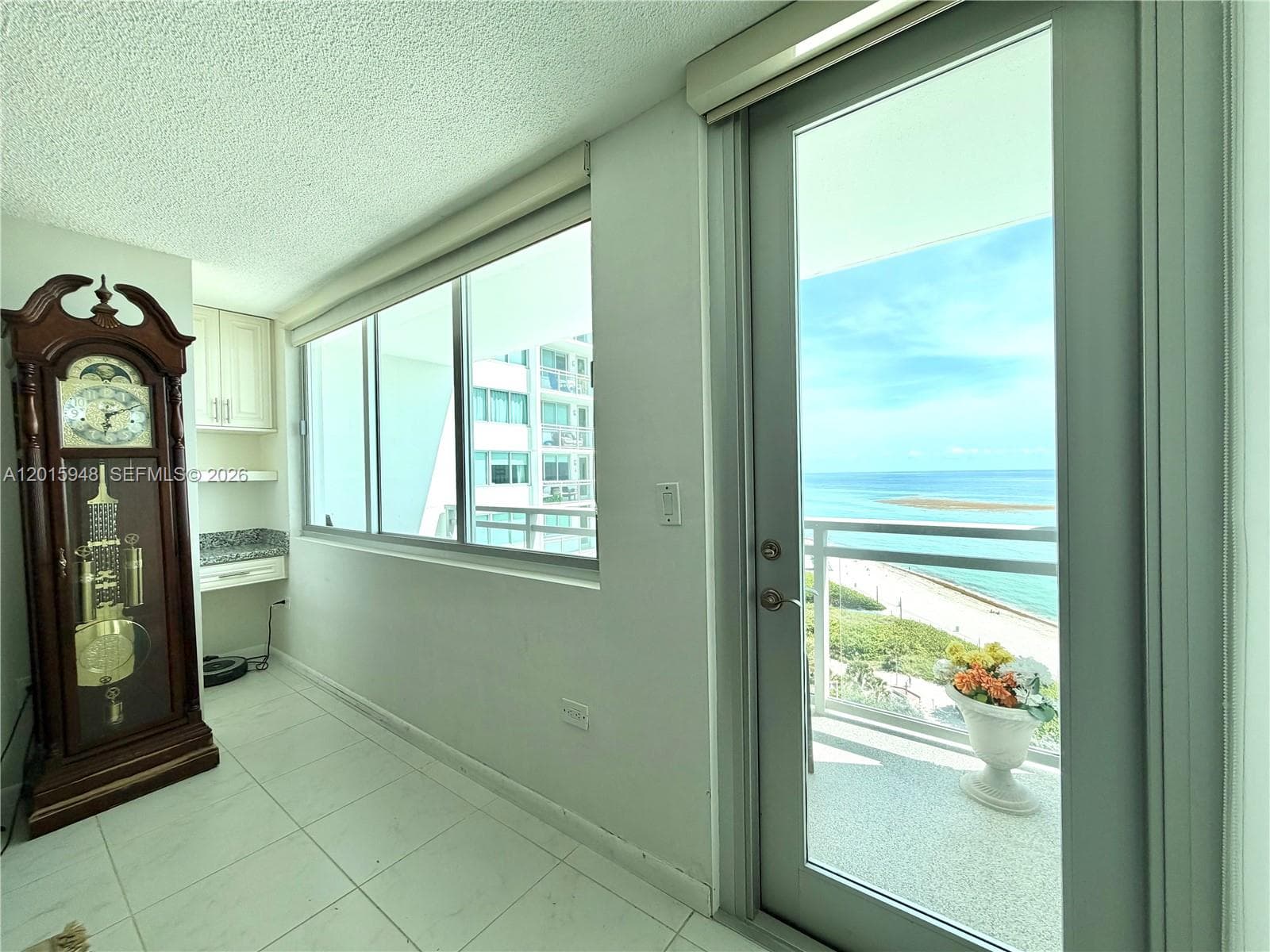 A12015948 — Miami Beach — 18