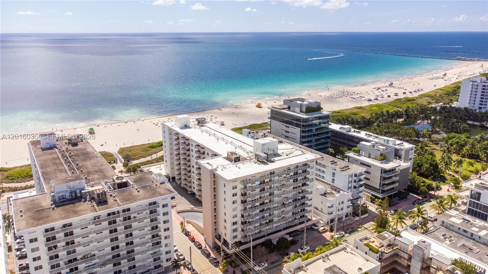 A12016035 — Miami Beach — 32