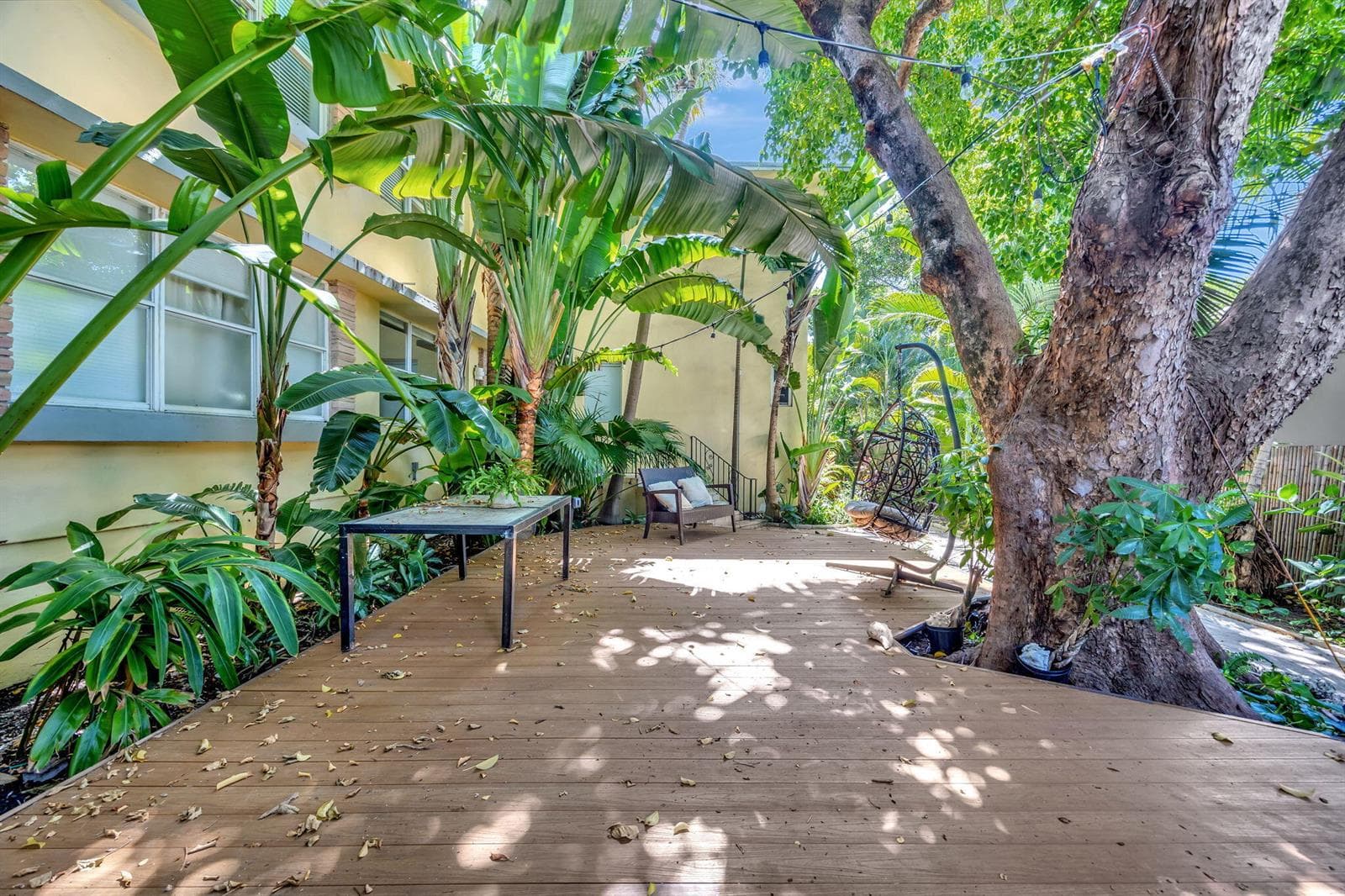 B26026361 — Miami Beach — 24