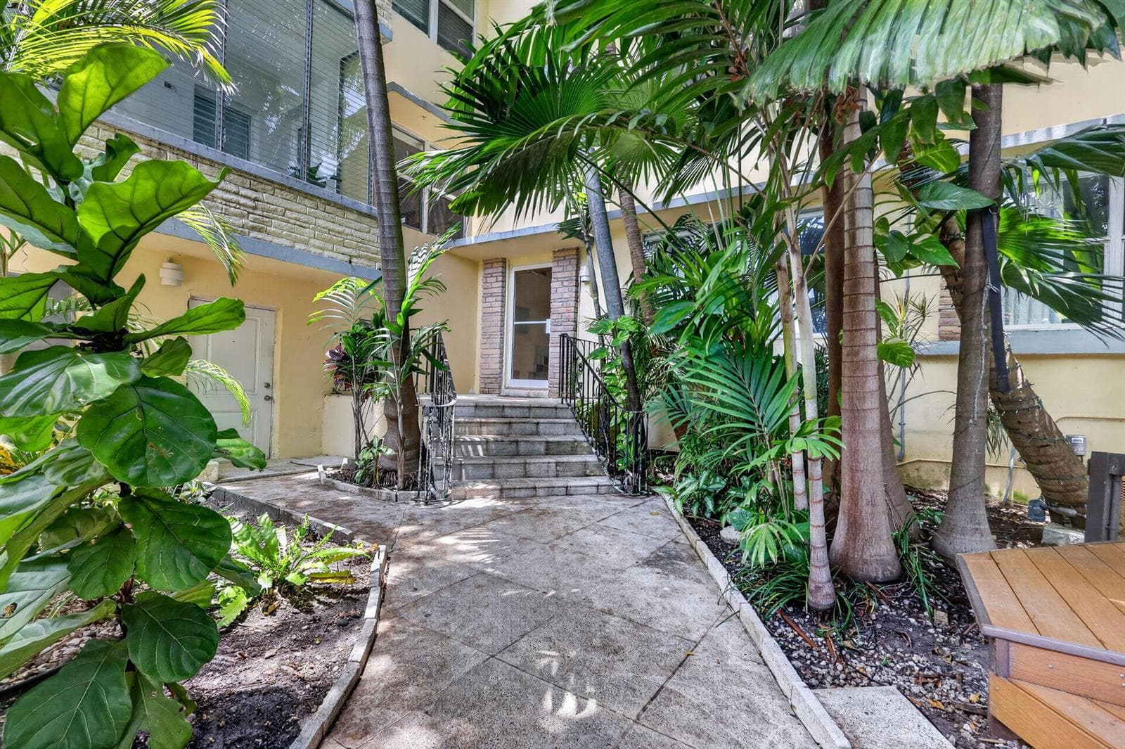 B26026361 — Miami Beach — 19