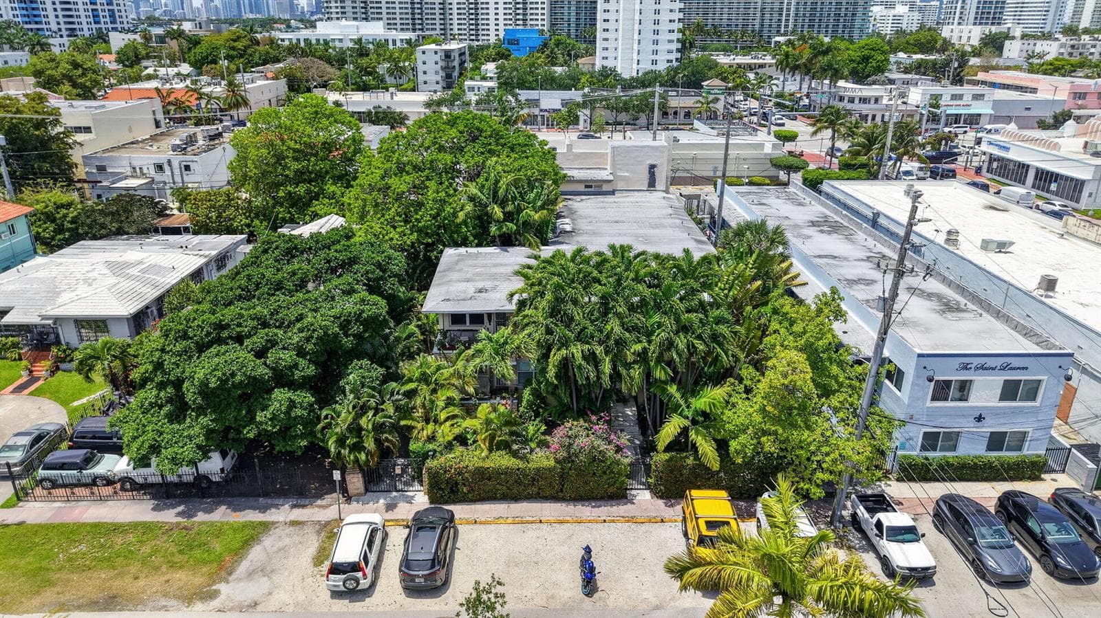 B26026361 — Miami Beach — 25