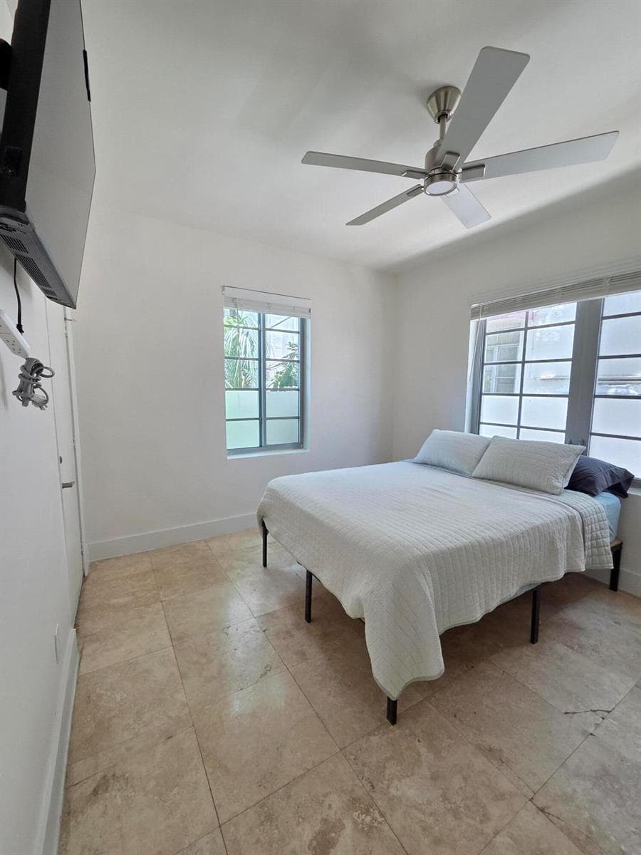 B26026456 — Miami Beach — 12