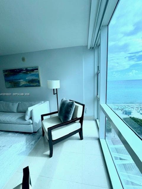A12016221 — Miami Beach — 6