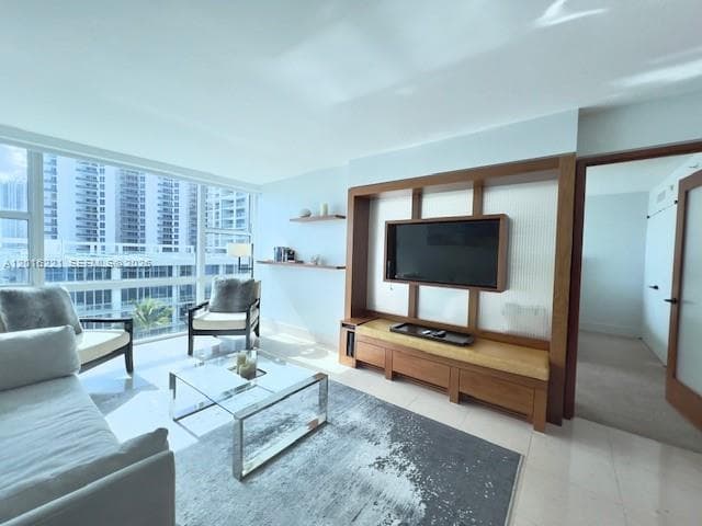 A12016221 — Miami Beach — 9