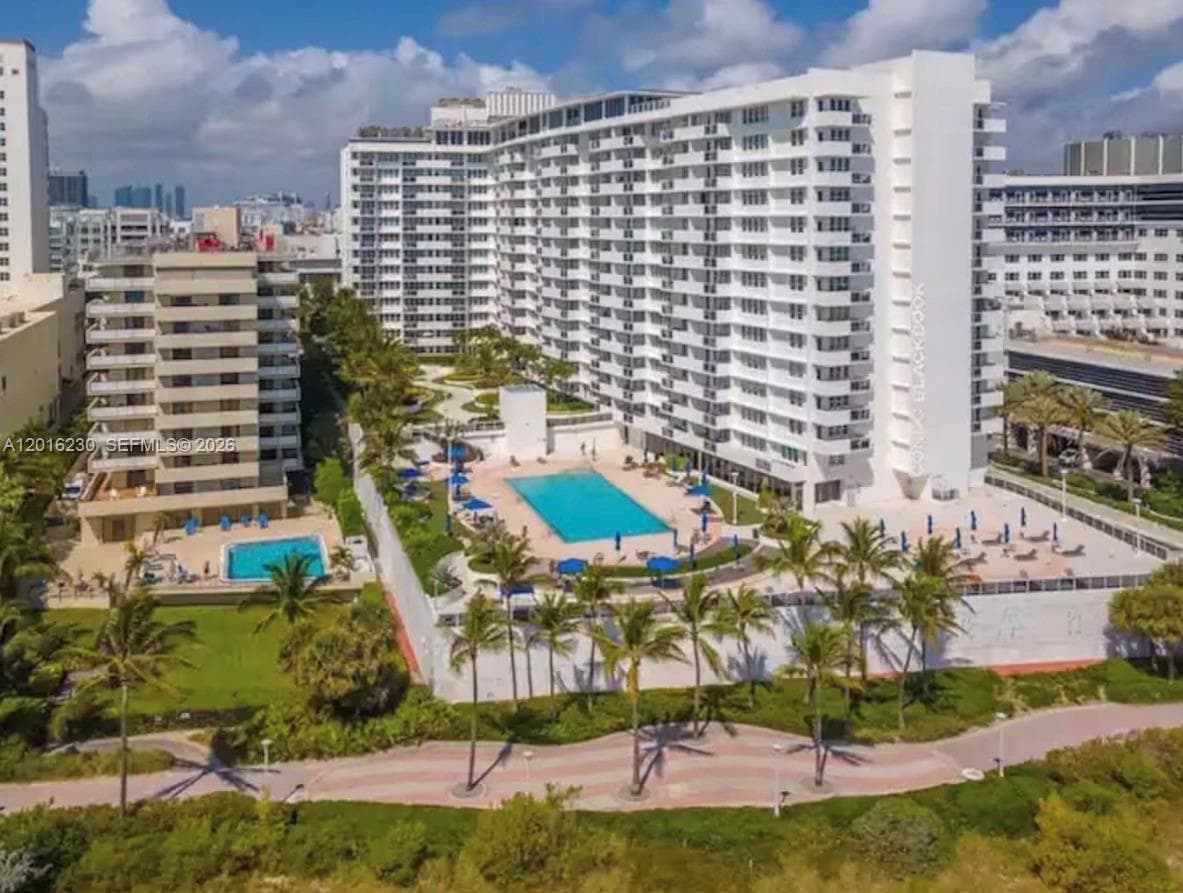 A12016230 — Miami Beach — 28