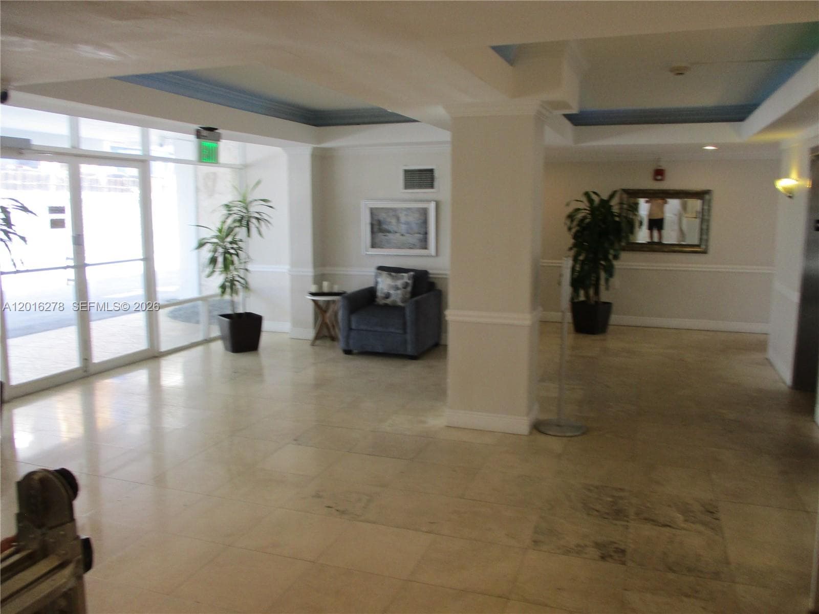 A12016278 — Miami Beach — 27