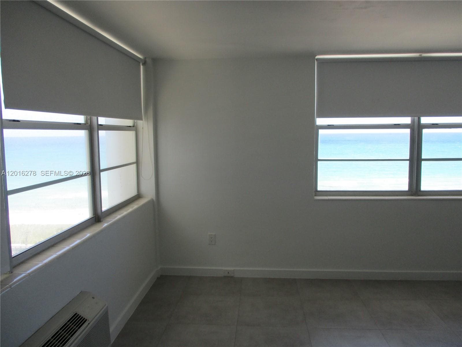A12016278 — Miami Beach — 13