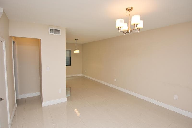 B26026711 — Miami Beach — 3