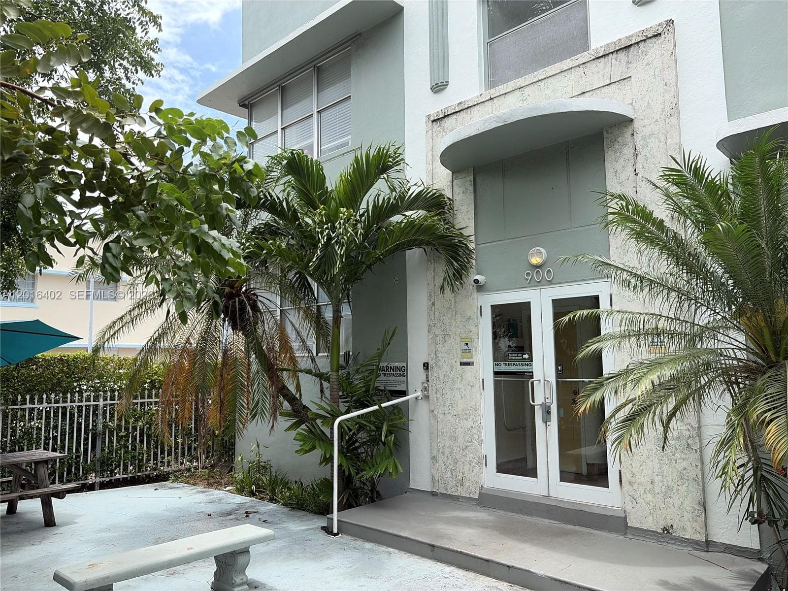 A12016402 — Miami Beach — 2