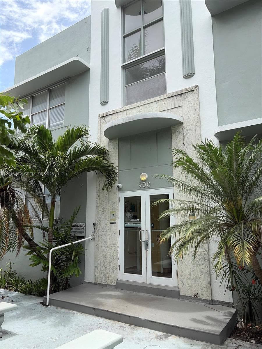 A12016402 — Miami Beach