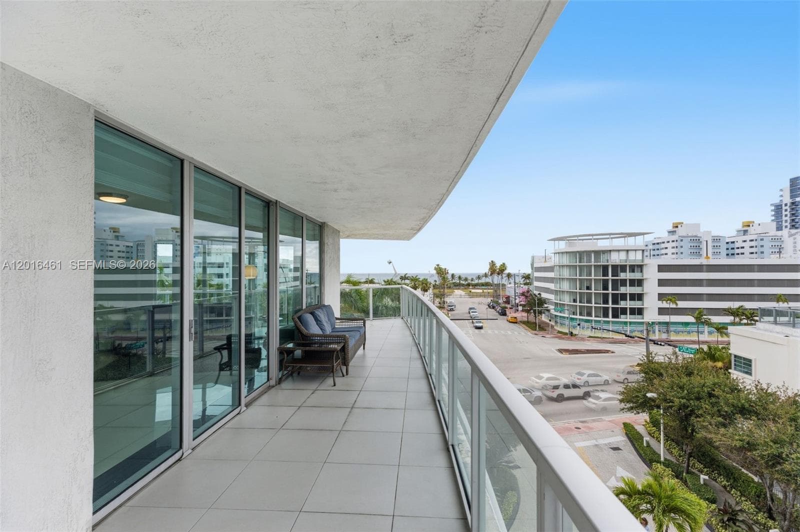 A12016461 — Miami Beach — 32
