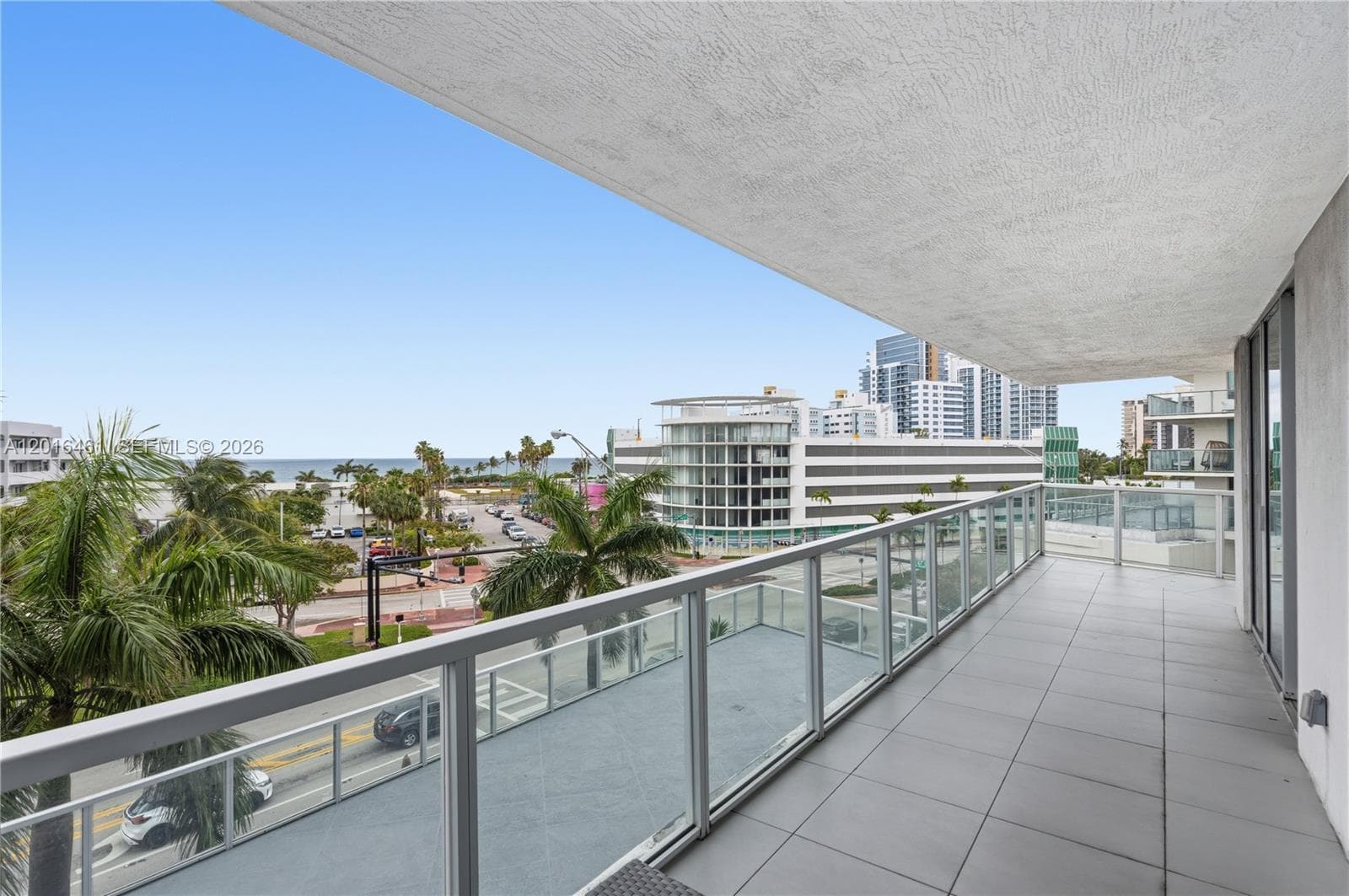 A12016461 — Miami Beach — 30