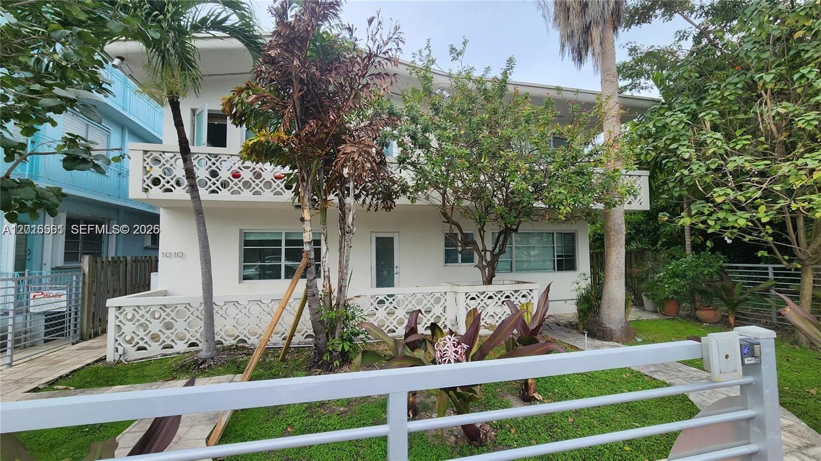 A12016561 — Miami Beach