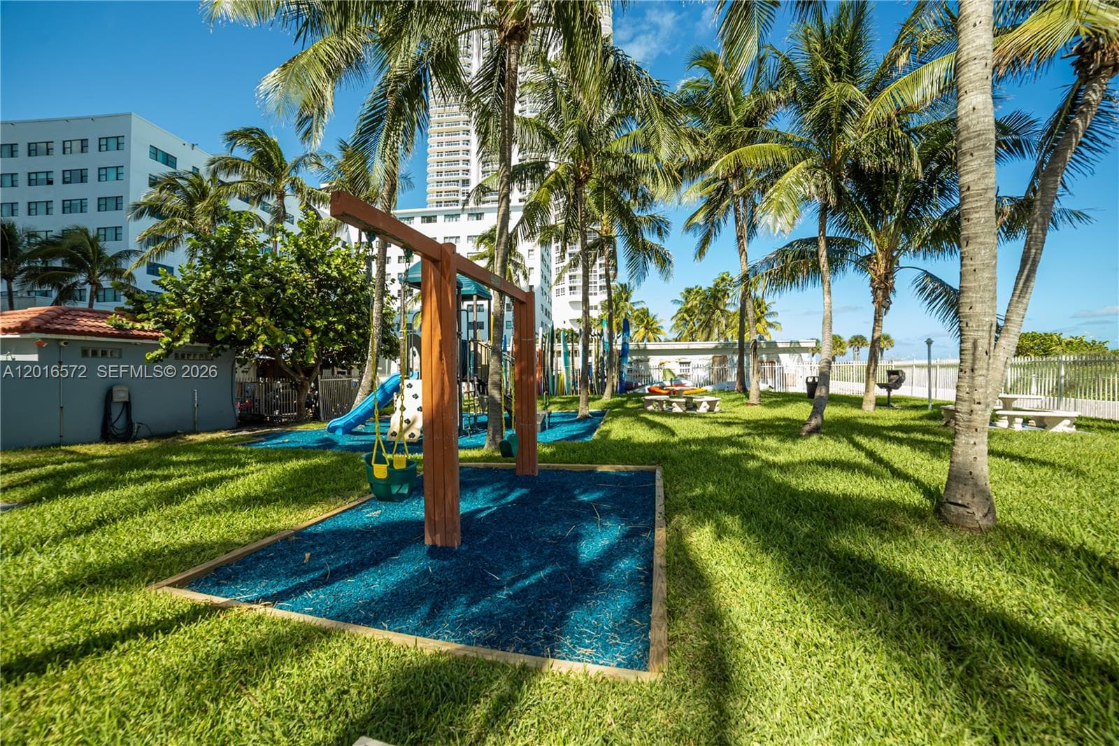 A12016572 — Miami Beach — 32