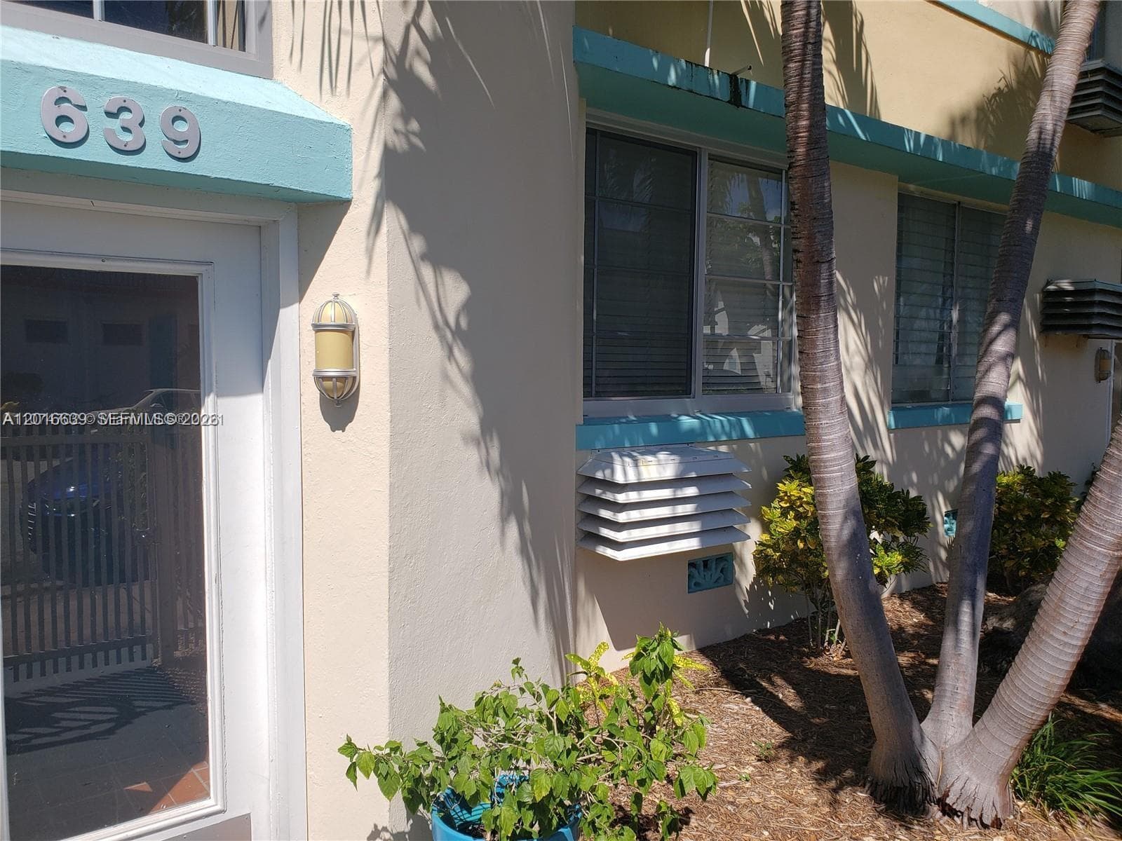 A12016639 — Miami Beach — 9