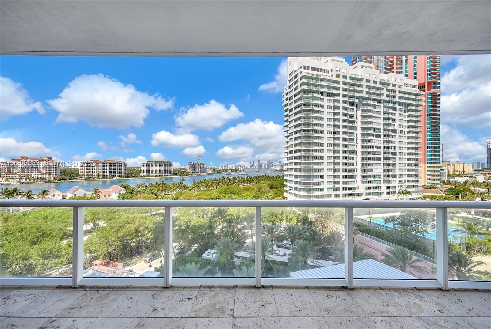 A12016689 — Miami Beach — 27
