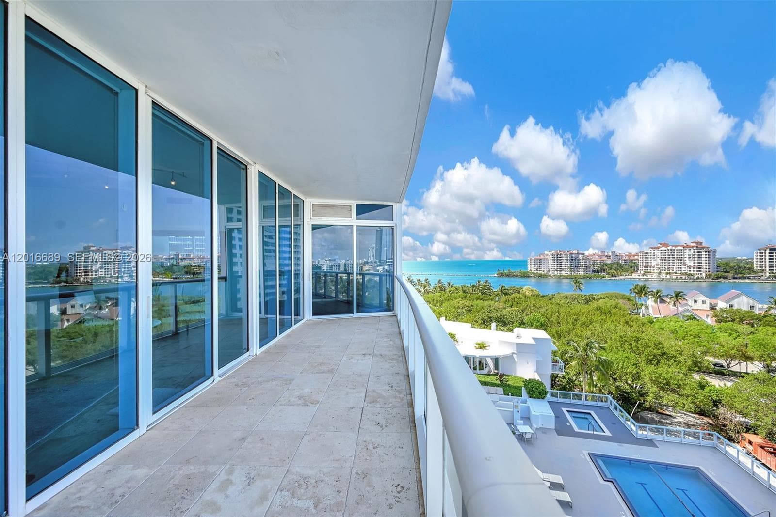 A12016689 — Miami Beach — 32