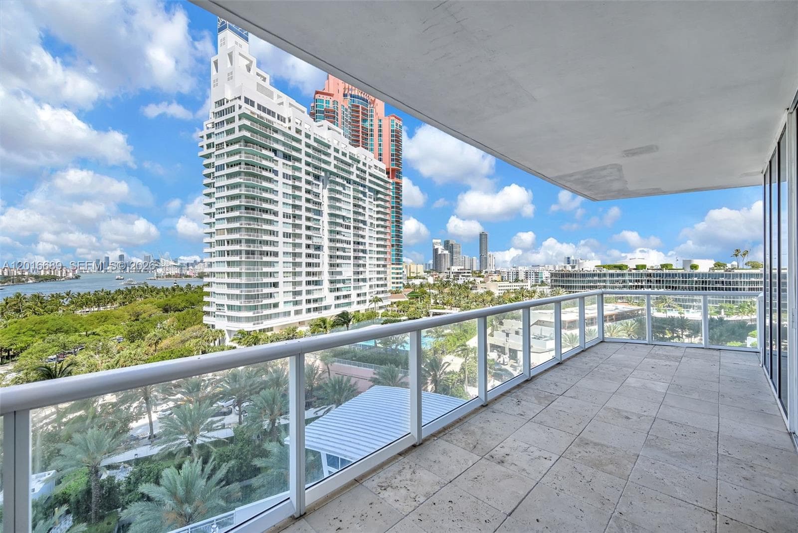 A12016689 — Miami Beach — 28