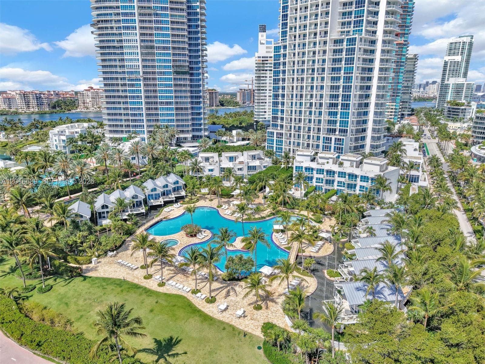 A12016689 — Miami Beach — 41