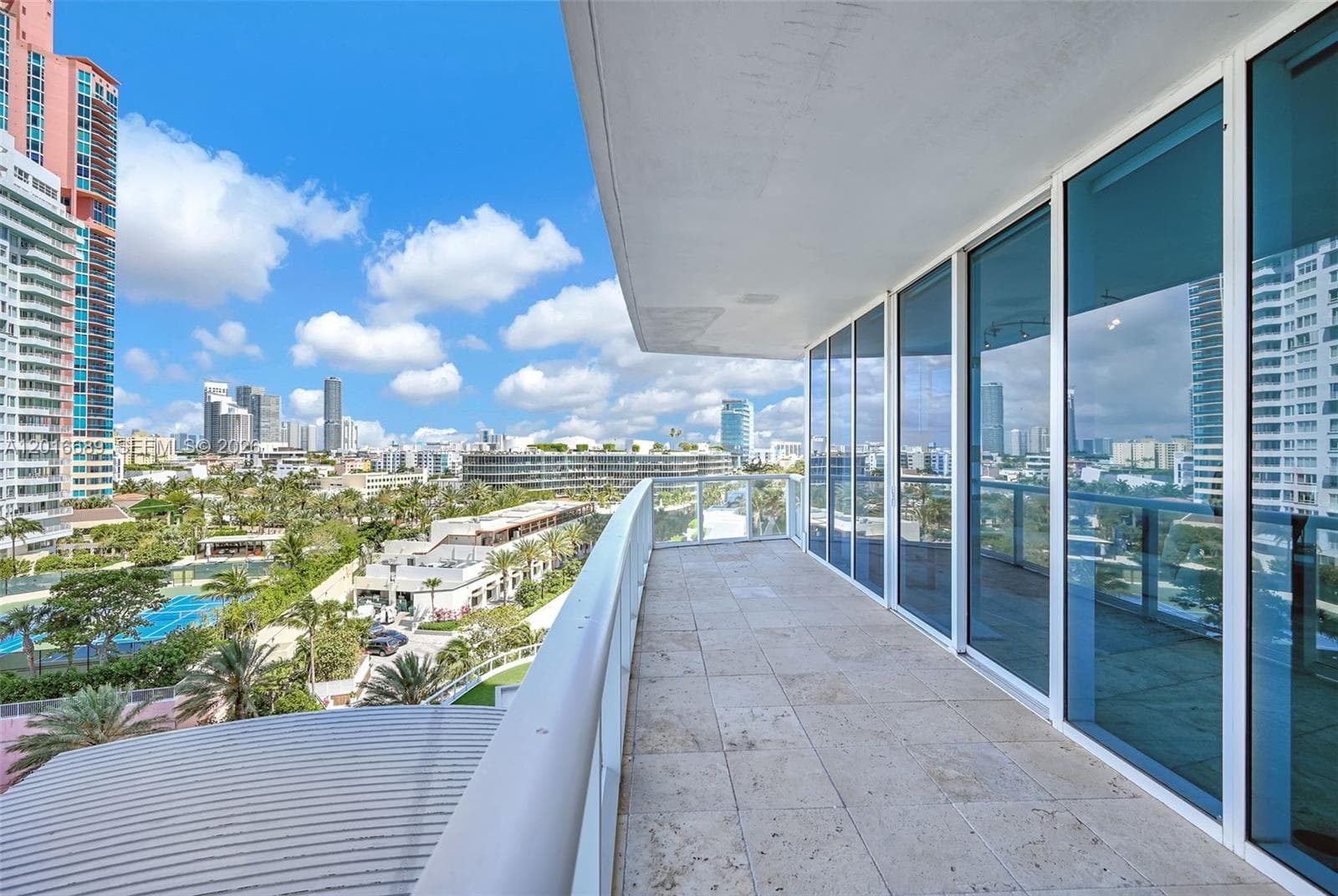 A12016689 — Miami Beach — 29