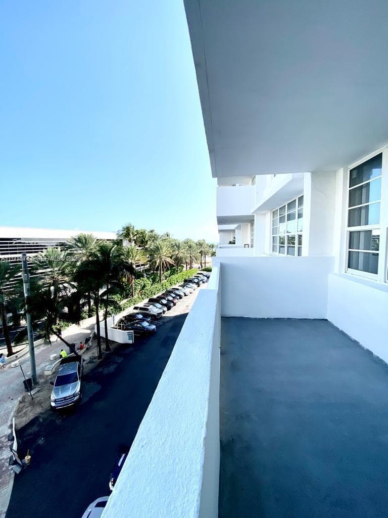 A12016747 — Miami Beach — 12