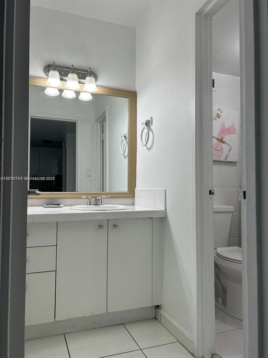 A12016747 — Miami Beach — 7